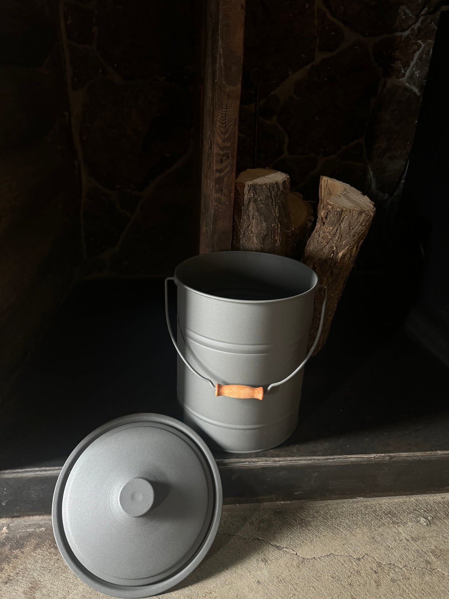 Black Ash Bucket With Lid